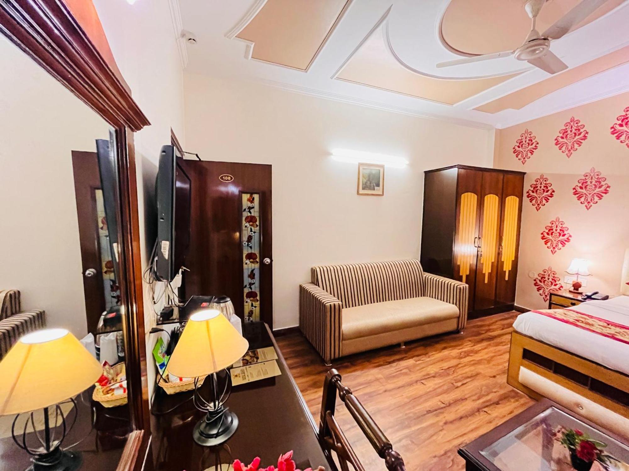 Hotel Paras - Karol Bagh Delhi Exterior foto